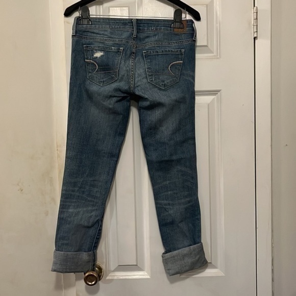 American Eagle stretched crop distressed jeans. - Picture 5 of 6